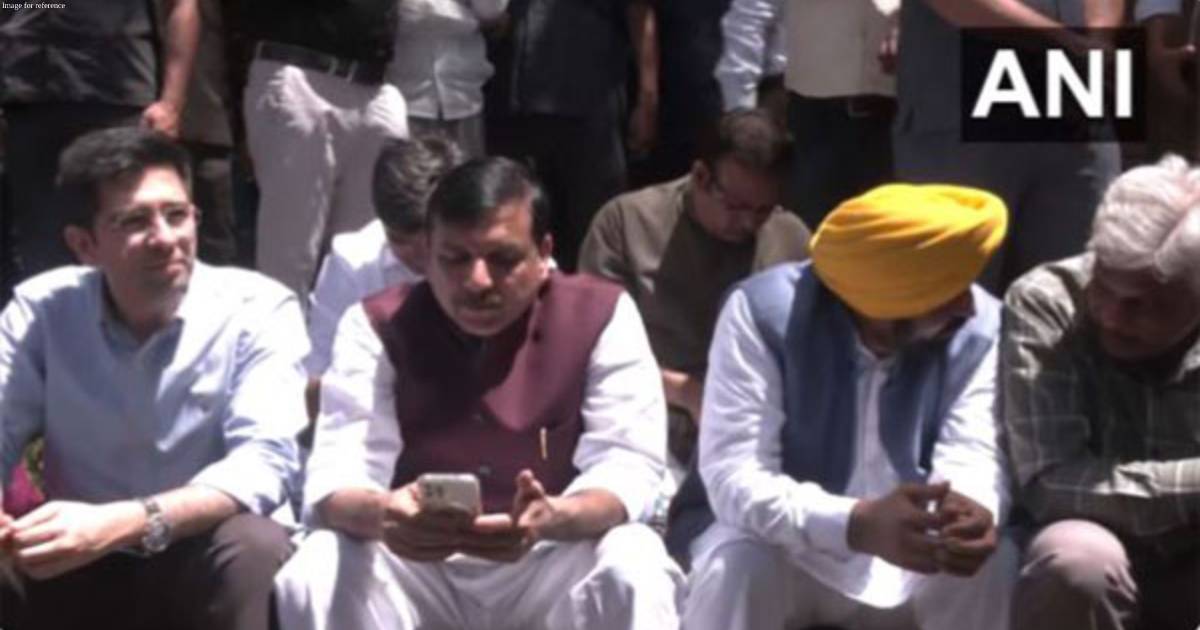 Delhi: Punjab CM Bhagwant Mann, top AAP leaders protest outside CBI office over Kejriwal's questioning